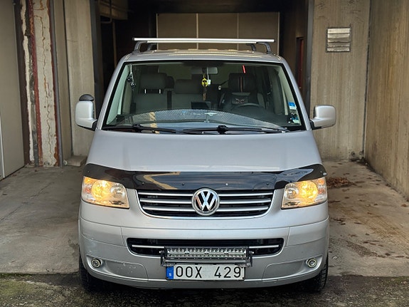 Volkswagen Caravelle 4 of 5