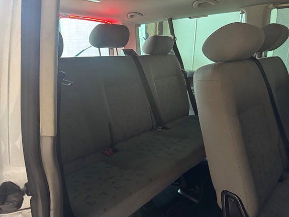 Volkswagen Caravelle 11 of 15
