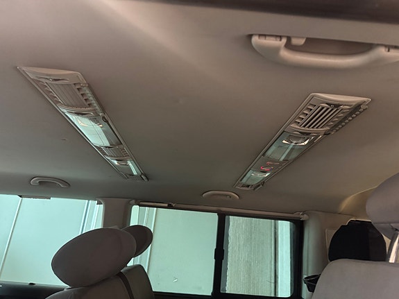 Volkswagen Caravelle 13 of 15