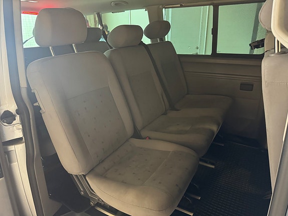 Volkswagen Caravelle 12 of 15