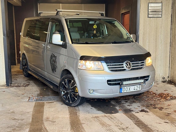 Volkswagen Caravelle 3 of 5