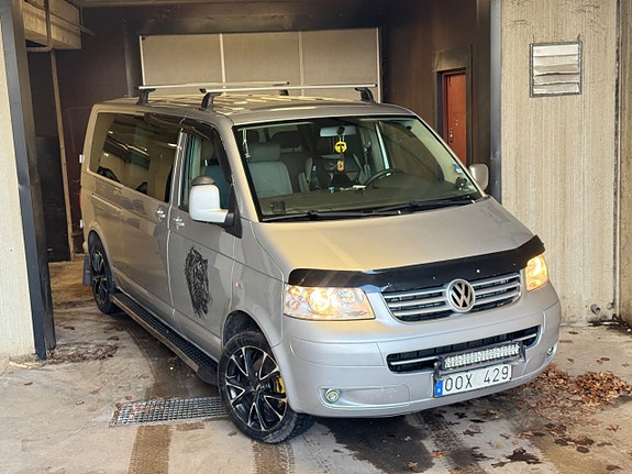 Volkswagen Caravelle 2 of 5