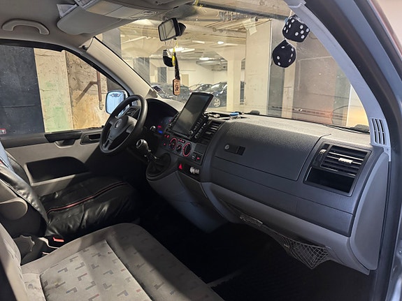 Volkswagen Caravelle 10 of 15