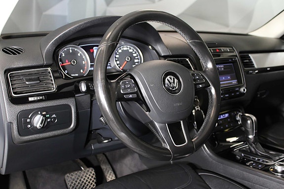 Volkswagen Touareg 15 of 26