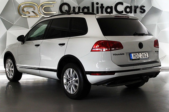 Volkswagen Touareg 3 of 5