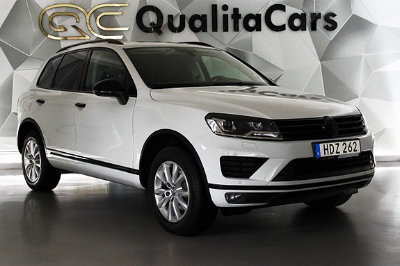 Volkswagen Touareg 2 of 5
