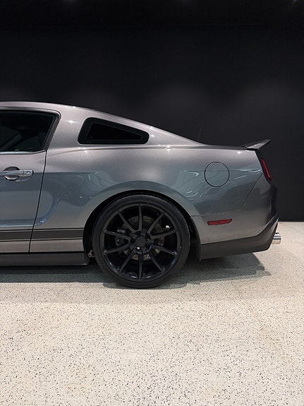 Ford Mustang 4 of 21