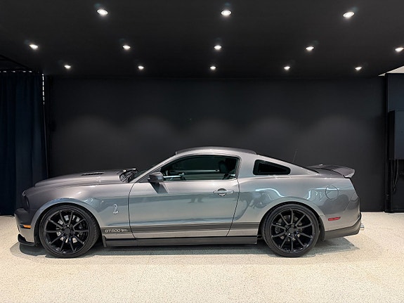 Ford Mustang 3 of 21