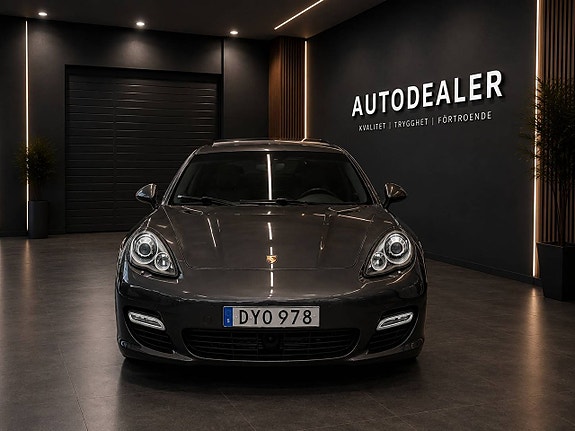 Porsche Panamera Turbo 3 of 5
