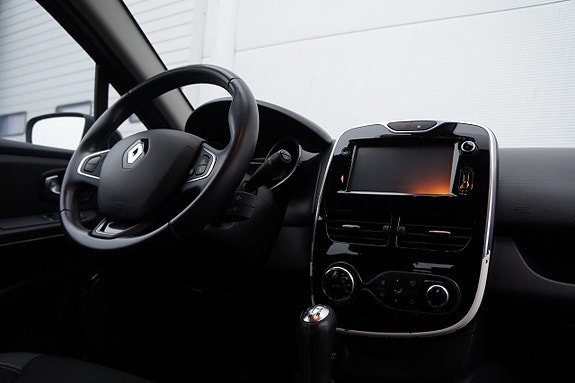 Renault Clio 12 of 17