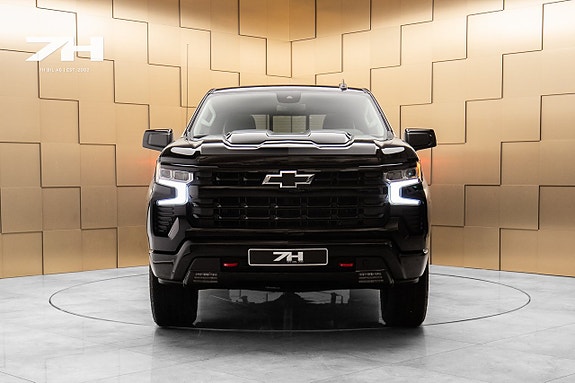 Chevrolet Silverado 1500 2 of 5