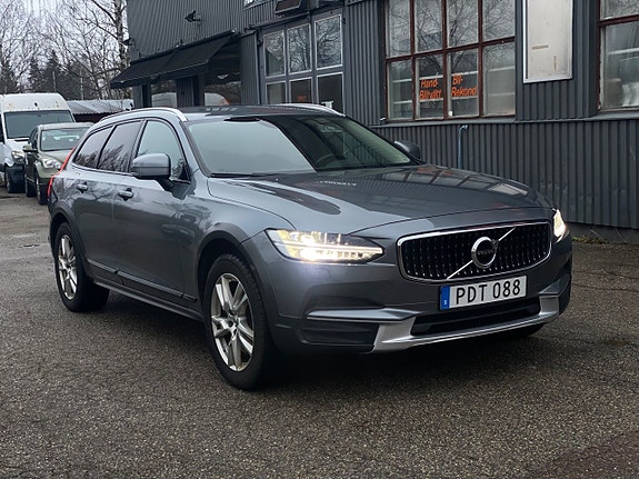 Volvo V90 Cross Country 3 of 5