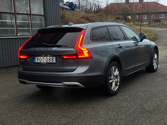 Volvo V90 Cross Country 4 of 5