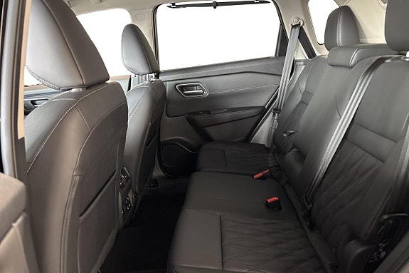 Nissan X-Trail 3 of 18