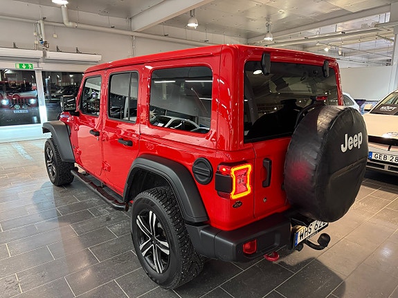 Jeep Wrangler Unlimited 4 of 13
