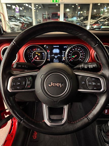 Jeep Wrangler Unlimited 8 of 13