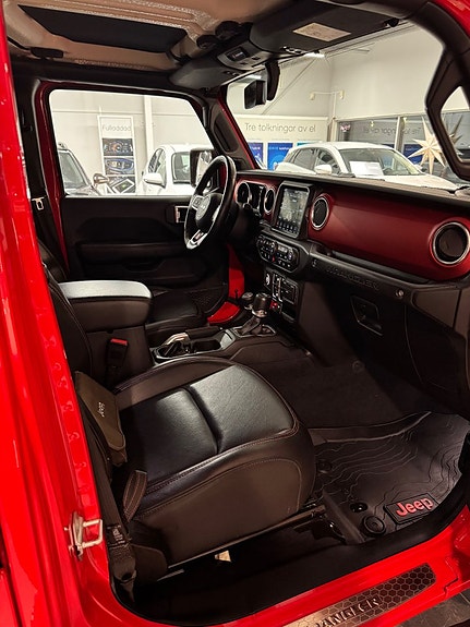 Jeep Wrangler Unlimited 6 of 13