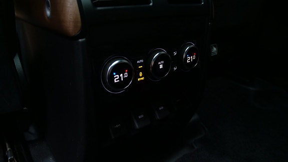 Land Rover Defender 130 22 of 24