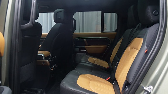 Land Rover Defender 130 23 of 24