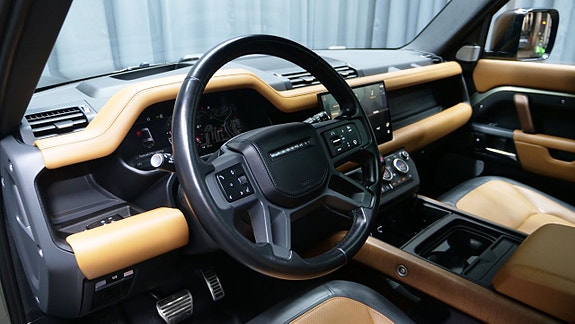 Land Rover Defender 130 15 of 24