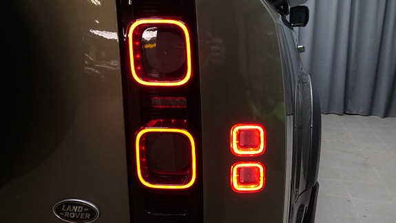 Land Rover Defender 130 9 of 24