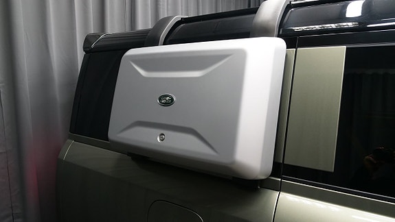 Land Rover Defender 130 13 of 24