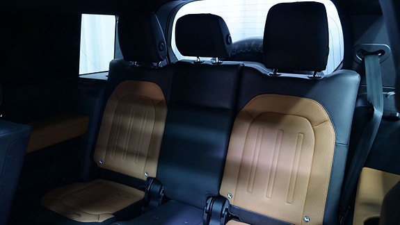 Land Rover Defender 130 24 of 24