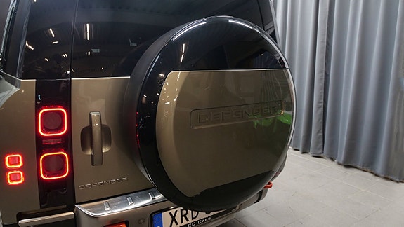Land Rover Defender 130 11 of 24
