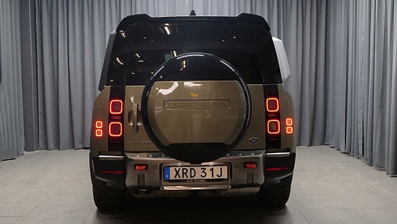 Land Rover Defender 130 3 of 5
