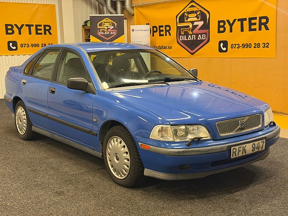 Volvo S40 2 of 5