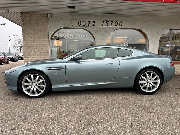Aston Martin DB9 2 of 5