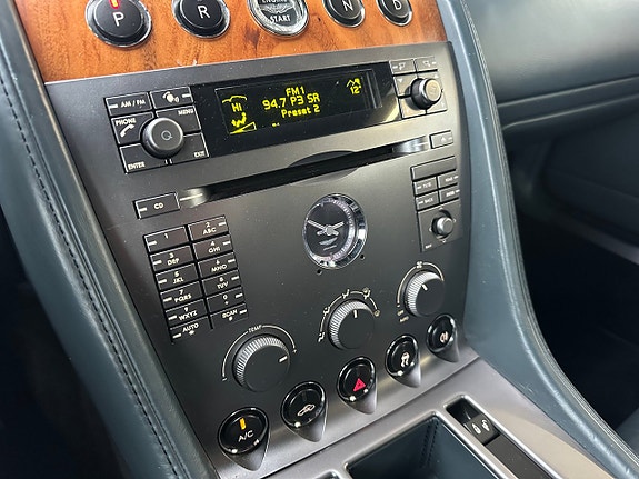 Aston Martin DB9 13 of 21