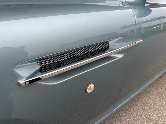 Aston Martin DB9 19 of 21