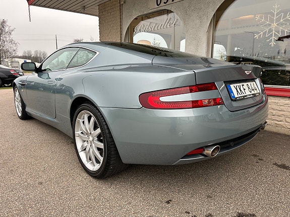 Aston Martin DB9 3 of 5