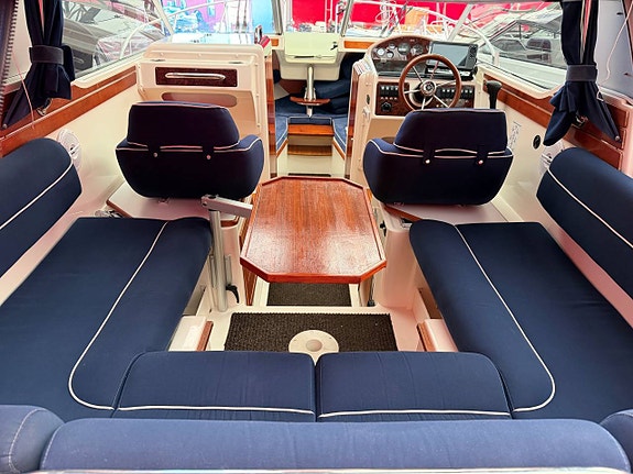 AQUADOR 22 HT MED MERCRUISER 4.3 MPI - 2003 3 of 12