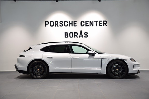 Porsche Taycan Sport Turismo 4 of 5