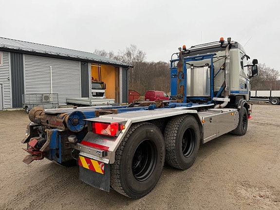 Scania R560 6x4 lastväxlare | Plog 3 of 6
