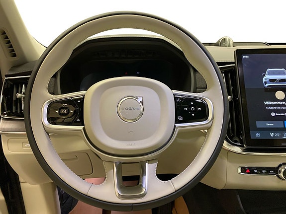 Volvo XC90 10 of 14