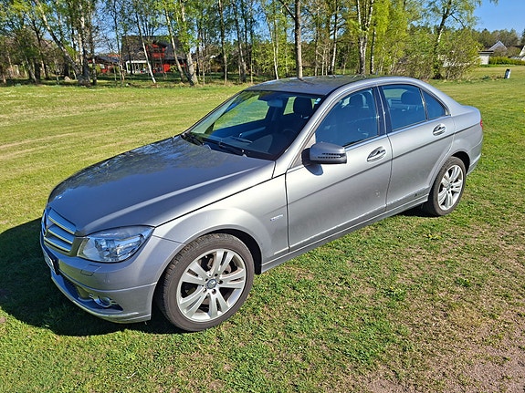 Mercedes-Benz C180 4 of 5