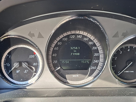 Mercedes-Benz C180 3 of 5