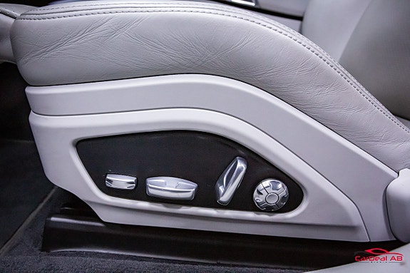 Porsche Panamera 4 30 of 30