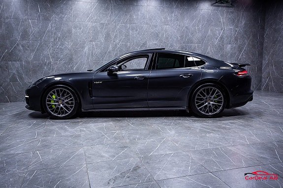 Porsche Panamera 4 4 of 5