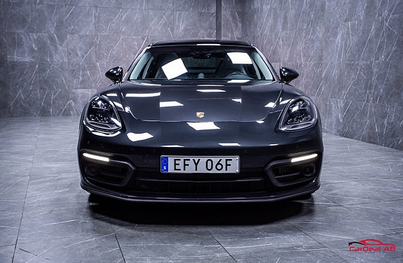 Porsche Panamera 4 2 of 5