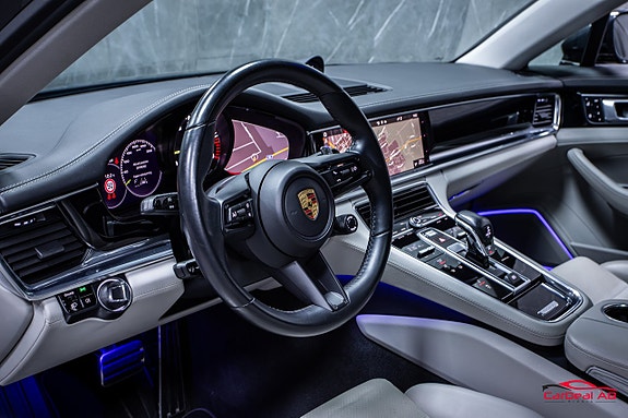 Porsche Panamera 4 12 of 30
