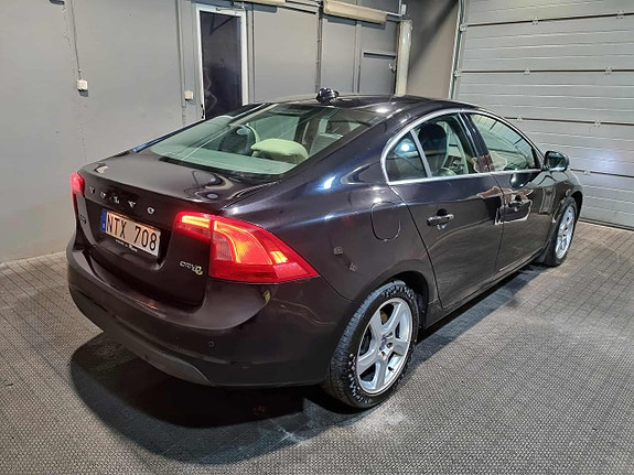 Volvo S60 4 of 5