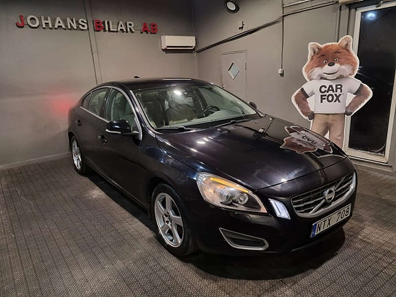 Volvo S60 2 of 5