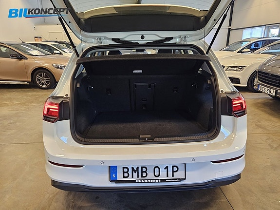 Volkswagen Golf VIII 9 of 23