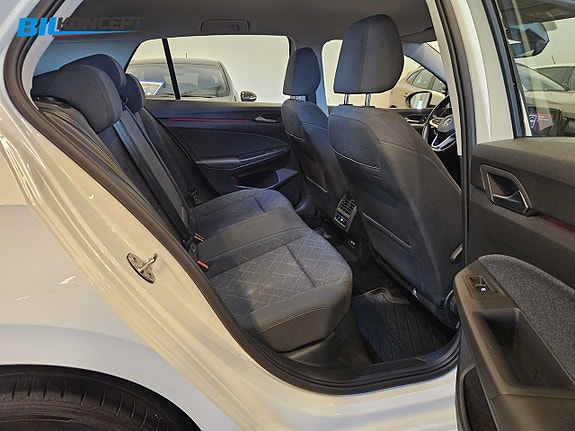 Volkswagen Golf VIII 12 of 23