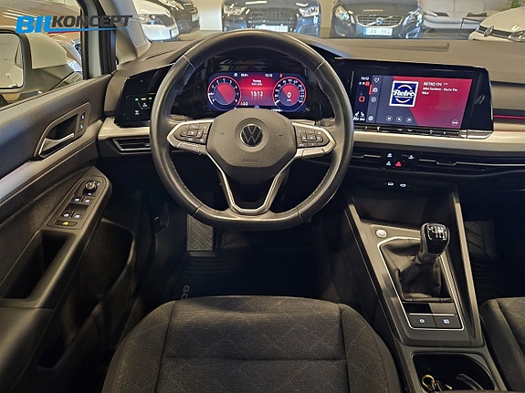 Volkswagen Golf VIII 18 of 23