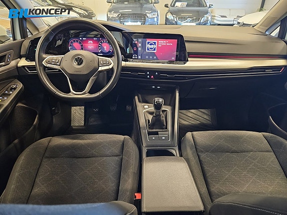 Volkswagen Golf VIII 17 of 23